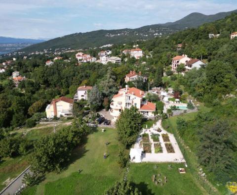 Mehrfamilienhaus von 700 m2 mit Schwimmbad in Lovran + 6000 m2 Grundstück mit einem Projekt für ein Wellness-Resort mit 28 Zimmern - foto 16