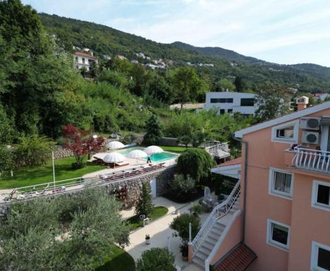 Mehrfamilienhaus von 700 m2 mit Schwimmbad in Lovran + 6000 m2 Grundstück mit einem Projekt für ein Wellness-Resort mit 28 Zimmern - foto 21