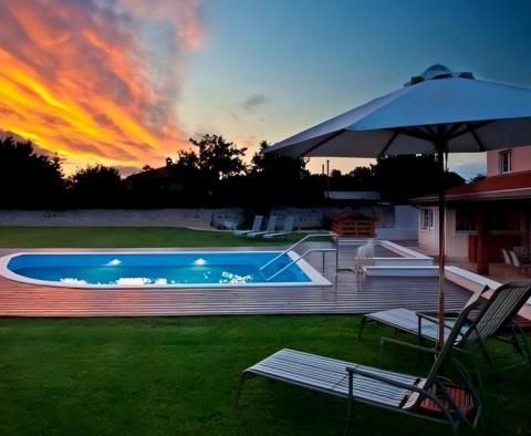 Spacious villa with a swimming pool in Rovinj area, 8 km from the sea - pic 3