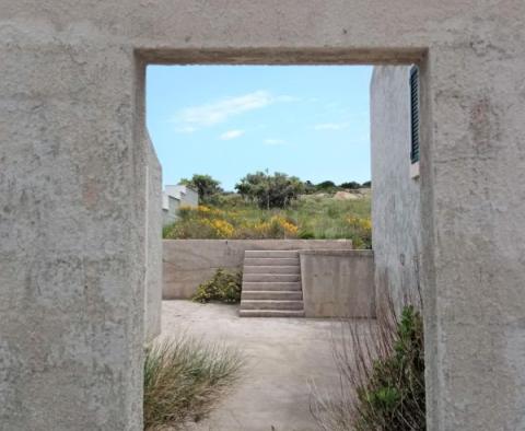 Unfertiges Haus mit Garage in 3. Reihe vom Strand – tolle Gelegenheit! - foto 4