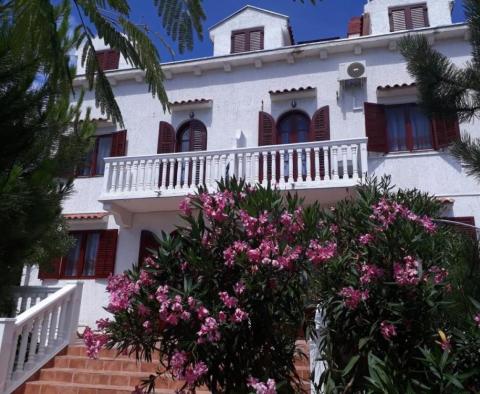 Touristisches Anwesen mit 5 Apartments auf der Insel Rab, mit Meerblick - foto 2