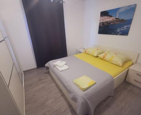 Dům na prodej v Trogiru 15 metrů od moře - pic 8