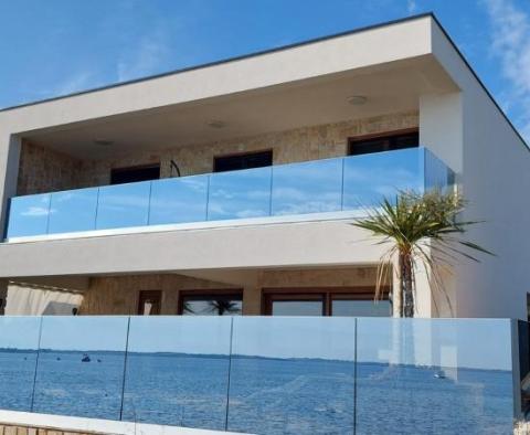 Moderní vila v první řadě k moři nedaleko Zadaru - nová současná krása! - pic 53