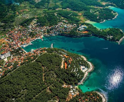 Terrain à bâtir en 1ère ligne de mer sur une île magique de Hvar dans la région de Jelsa ! 