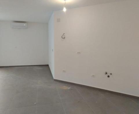 Nový zářivý byt v Savudrija, Umag - pic 5