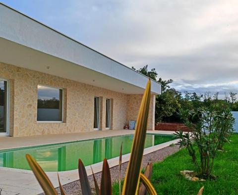 Elegante neue Villa mit Swimmingpool am Stadtrand von Labin 