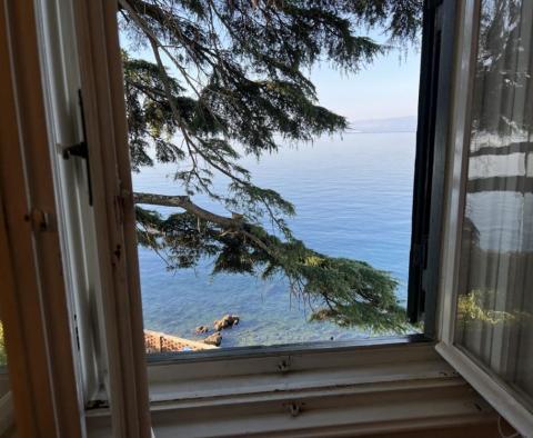 Apartment on the first row to the sea in Lovran, entire floor in a well-maintained historical villa with an entrance to the sea and a garden - pic 3