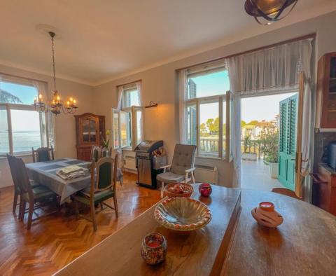 Apartment on the first row to the sea in Lovran, entire floor in a well-maintained historical villa with an entrance to the sea and a garden - pic 11