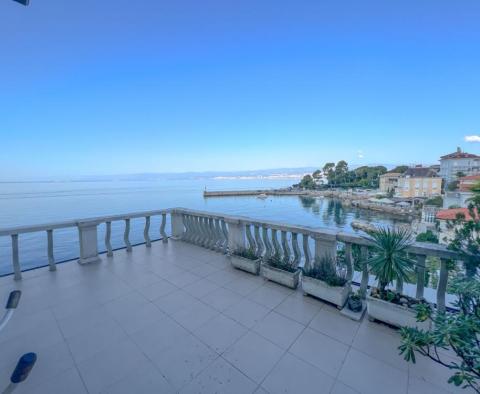 Apartment on the first row to the sea in Lovran, entire floor in a well-maintained historical villa with an entrance to the sea and a garden - pic 20
