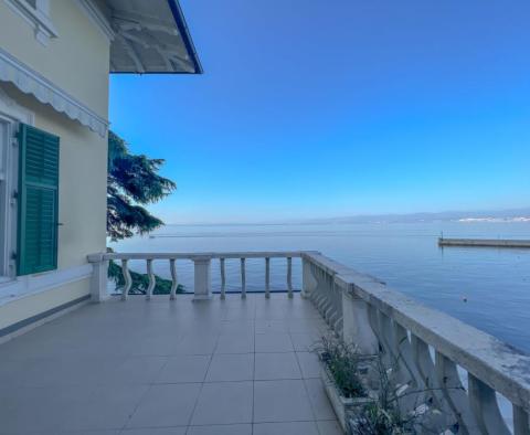 Apartment on the first row to the sea in Lovran, entire floor in a well-maintained historical villa with an entrance to the sea and a garden - pic 21