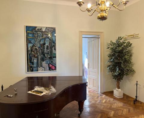 Appartement au premier rang de la mer à Lovran, étage entier dans une villa historique bien entretenue avec une entrée sur la mer et un jardin - pic 27