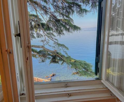 Apartment on the first row to the sea in Lovran, entire floor in a well-maintained historical villa with an entrance to the sea and a garden - pic 35