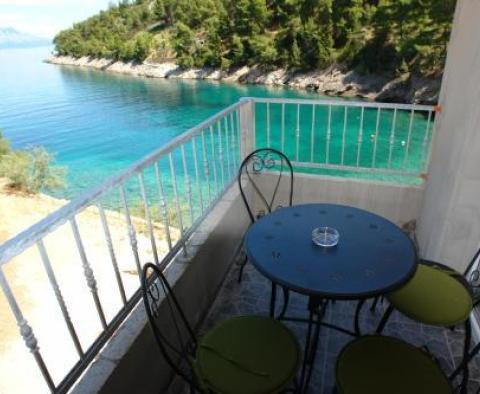 Turistická nemovitost 11 apartmánů v 1. linii k moři na ostrově Hvar - pic 13