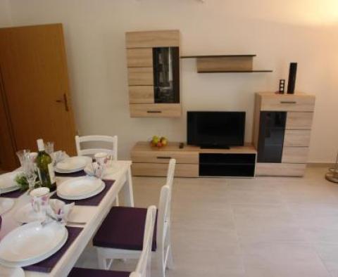 11 apartmanból álló turisztikai ingatlan a tengerhez vezető 1. vonalon Hvar szigetén - pic 34