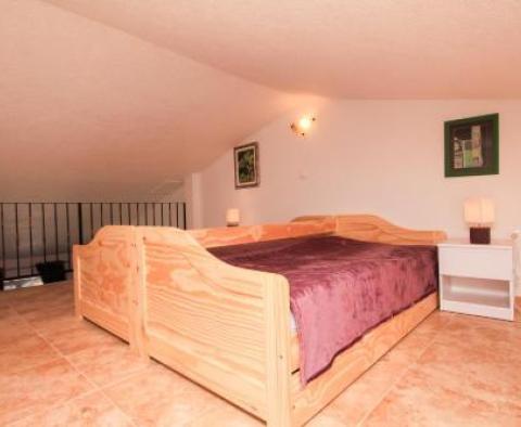 11 apartmanból álló turisztikai ingatlan a tengerhez vezető 1. vonalon Hvar szigetén - pic 44