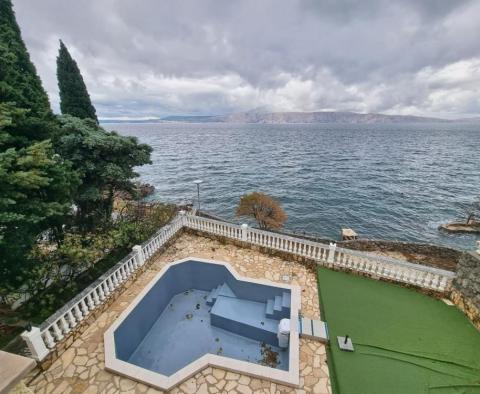 Villa avec piscine, première rangée de mer à Smokvica, région de Novi Vinodolski - pic 2