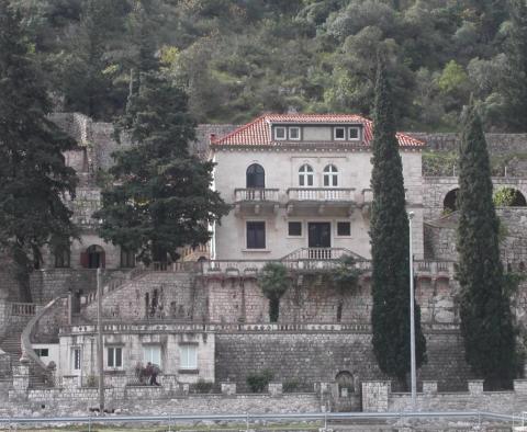 Magnificent palazzo on the 1st line to the sea in Dubrovnik near luxury yachting marina - pic 37