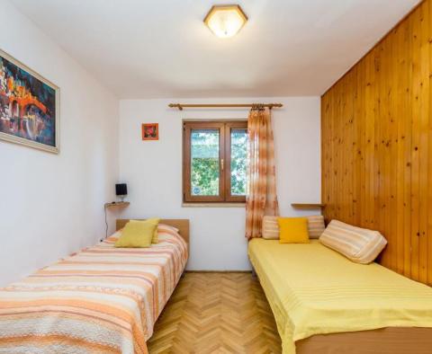 3 apartmanos ház Risikában, Vrbnik körzetében, Krk szigetén - pic 9