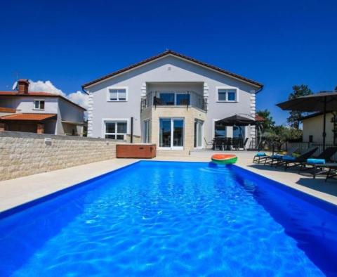 Villa with pool in Rogovići, Kaštelir-Labinci, 4 km from the sea 