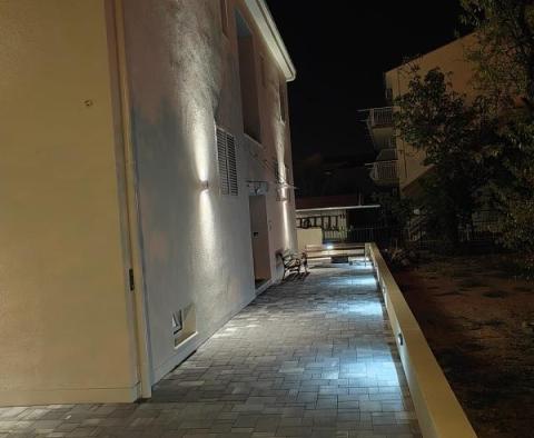 Nemovitost 3 apartmánů na prodej v Kaštel Štafilić jen 400 metrů od moře - pic 6