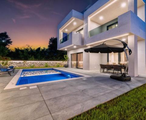 Nouvelle villa moderne à vendre à Privlaka en construction - pic 46
