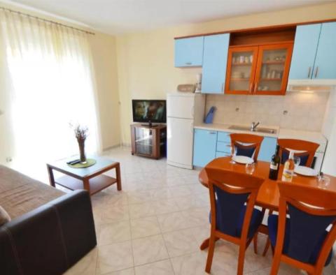 4 apartmanos apartmanház a tenger 1. vonalán Zadar környékén, közvetlenül a homokos strand mellett - pic 18