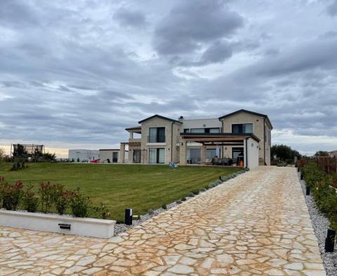 Nouvelle villa de luxe dans la région de Porec - avec vue lointaine sur la mer - pic 4