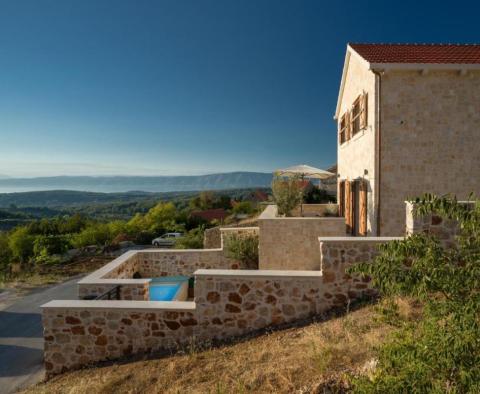 Élégante villa en pierre ultramoderne avec vue sur la mer sur l'île de Hvar 