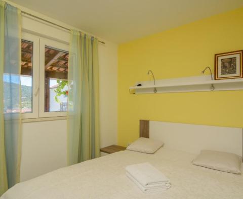 Апарт-дом в Марина, Винишце, с прекрасным видом на море и бассейном, всего в 70 метрах от моря - фото 18