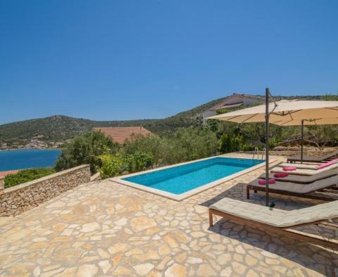 Apart-house in Marina, Vinisce with wonderful sea views and pool, mere 70 meters from the sea 