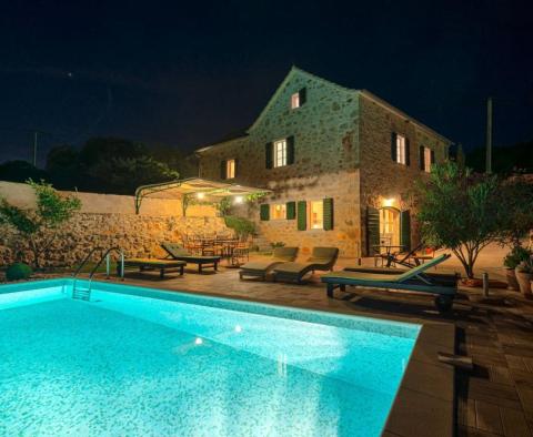 Krásná kamenná vila s bazénem na romantickém levandulovém ostrově Hvar - pic 7