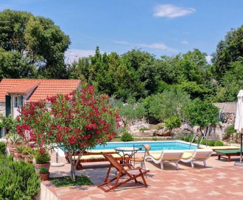 Krásná kamenná vila s bazénem na romantickém levandulovém ostrově Hvar - pic 4