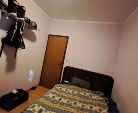 Prostorný byt za nízkou cenu v přízemí v Novigradu - pic 8