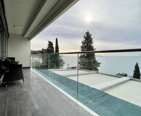 Идеальная роскошная квартира в 4-звездочной резиденции на 1-й линии моря в Опатии - фото 8