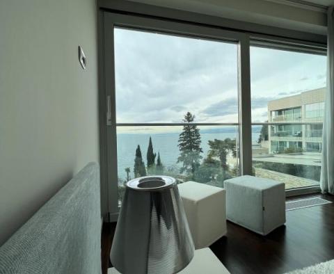 Идеальная роскошная квартира в 4-звездочной резиденции на 1-й линии моря в Опатии - фото 16