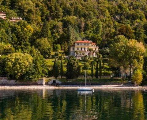 A majestic villa on the 1st line to the sea, crafted in the neo-Italian style! 