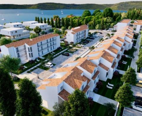 Új luxus apartmanok 5***** üdülőhelyen a Zadar melletti tengerparton 4-6%-os bérleti hozammal - pic 2