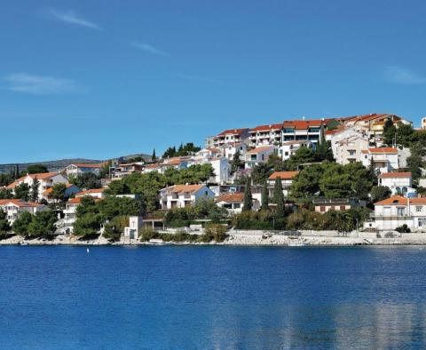 Appart-maison de 4 appartements avec piscine à seulement 80 mètres de la mer à Razanj, région de Rogoznica - pic 2