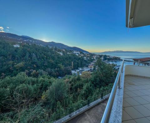 Большая квартира с террасой, панорамным видом на море, в 250 метрах от пляжа в Ичичи недалеко от Опатии. - фото 2