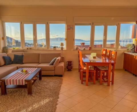 Большая квартира с террасой, панорамным видом на море, в 250 метрах от пляжа в Ичичи недалеко от Опатии. - фото 3