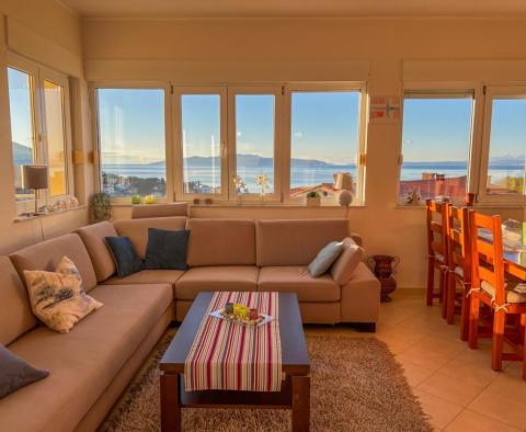 Большая квартира с террасой, панорамным видом на море, в 250 метрах от пляжа в Ичичи недалеко от Опатии. - фото 4