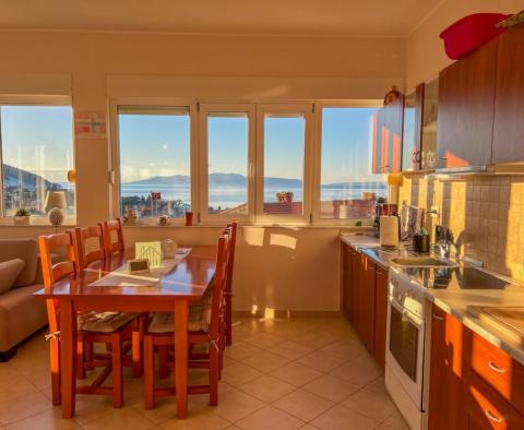 Большая квартира с террасой, панорамным видом на море, в 250 метрах от пляжа в Ичичи недалеко от Опатии. - фото 9