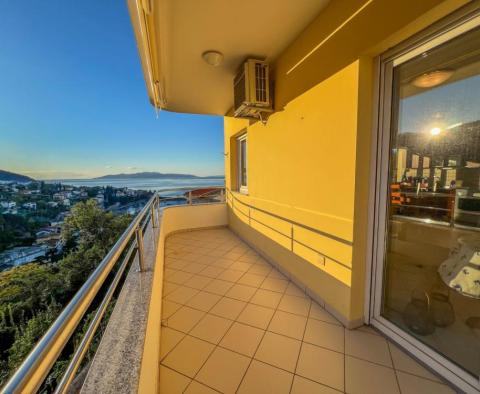 Большая квартира с террасой, панорамным видом на море, в 250 метрах от пляжа в Ичичи недалеко от Опатии. - фото 11