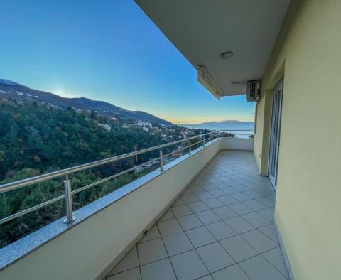 Большая квартира с террасой, панорамным видом на море, в 250 метрах от пляжа в Ичичи недалеко от Опатии. - фото 19