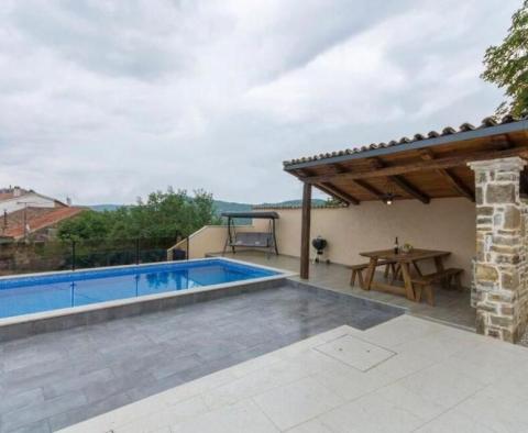 Einheimische Doppelhaushälfte aus Stein mit Swimmingpool in Motovun - foto 10