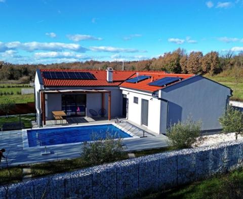 Villa avec piscine et panneaux solaires quartier Barban 