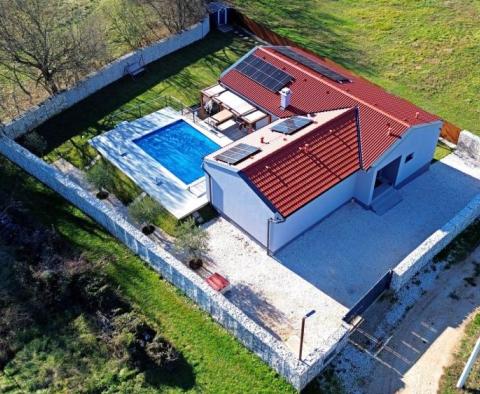 Villa avec piscine et panneaux solaires quartier Barban - pic 2
