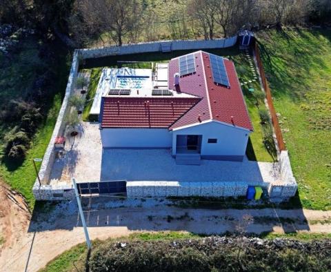 Villa avec piscine et panneaux solaires quartier Barban - pic 3