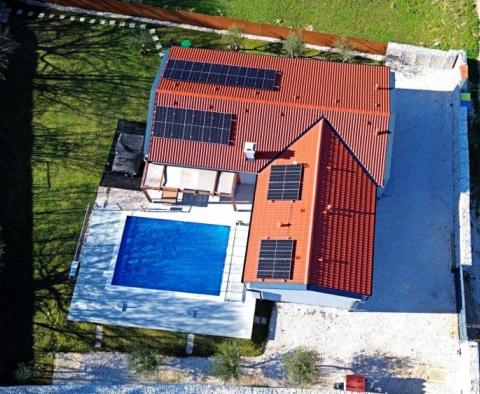 Villa avec piscine et panneaux solaires quartier Barban - pic 4