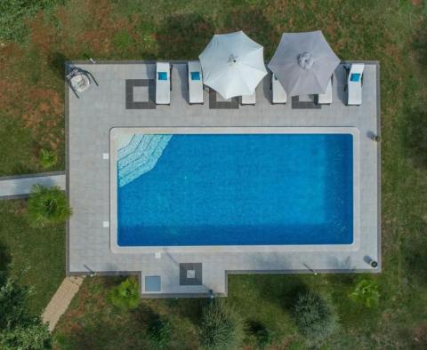 Spacious idyllic property on 21163 sq.m. of land in Rovinj outskirts, with sea views, cca. 6 km from the sea - pic 7
